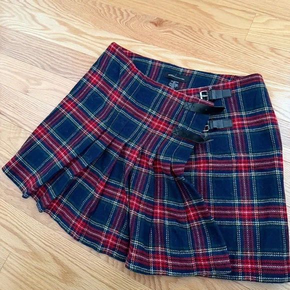 Plaid Wool Mini Skirt - size 10 - Picture 5 of 5